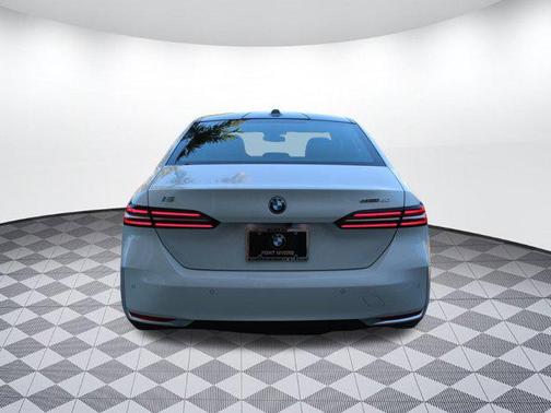 2025 BMW i5 eDrive40