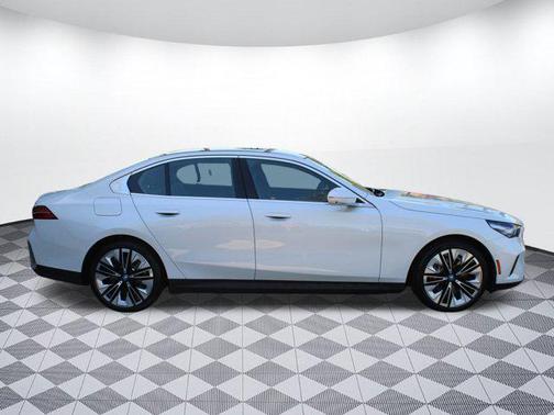2025 BMW i5 eDrive40