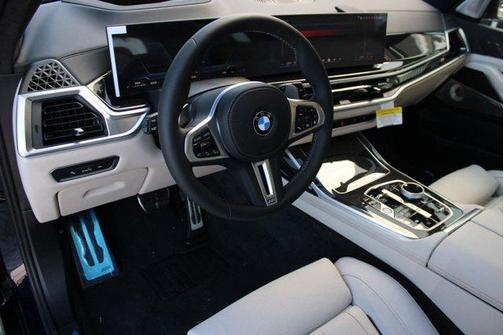 2026 BMW X7 M60i
