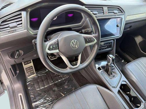 Platinum Gray Metallic 2023 Volkswagen Tiguan 2.0T SE R-Line Black