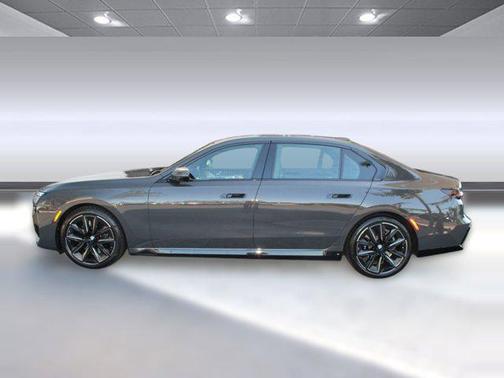 2023 BMW 740 i
