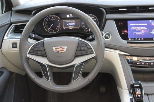 Crystal White Tricoat 2022 Cadillac XT5 Premium Luxury