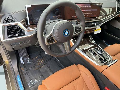 Manhattan Green Metallic 2026 BMW X5 PHEV xDrive50e