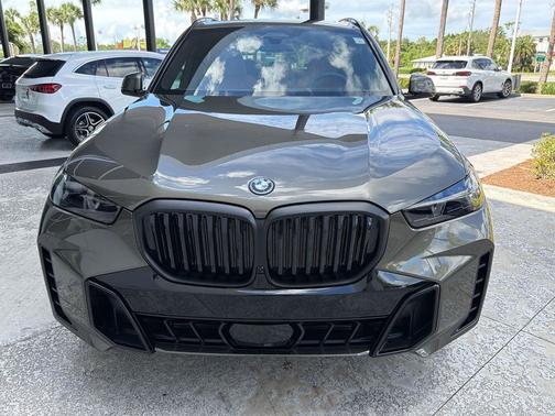 Manhattan Green Metallic 2026 BMW X5 PHEV xDrive50e