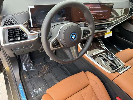 Manhattan Green Metallic 2026 BMW X5 PHEV xDrive50e