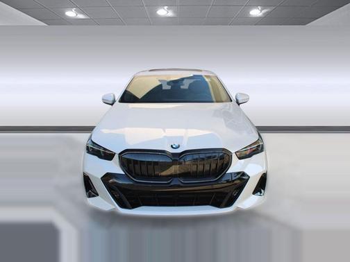 Mineral White Metallic 2026 BMW 530 xDrive