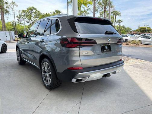 Skyscraper Grey Metallic 2026 BMW X5 sDrive40i
