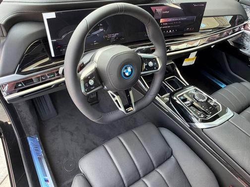 Black Sapphire Metallic 2026 BMW i7 eDrive50