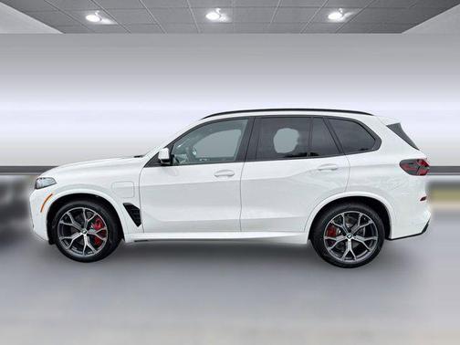 Alpine White 2026 BMW X5 PHEV xDrive50e