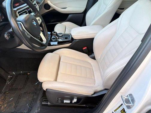 Mineral White Metallic 2022 BMW X4 xDrive30i