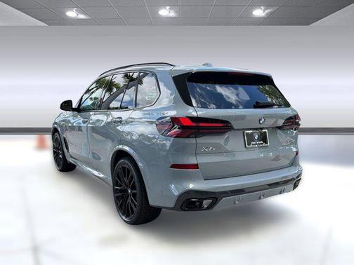 Brooklyn Grey Metallic 2026 BMW X5 xDrive40i