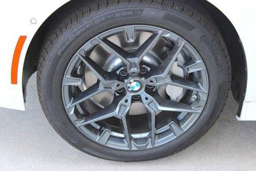 2025 BMW 330 i