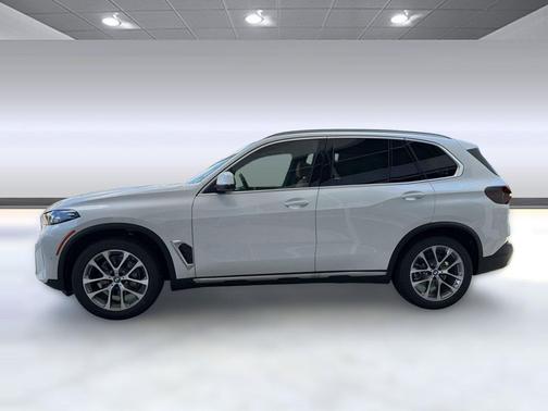 Mineral White Metallic 2026 BMW X5 xDrive40i