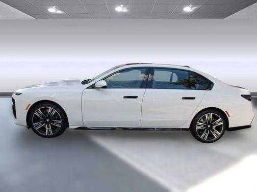 2025 BMW 740 i xDrive