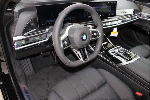 2026 BMW 740 740i