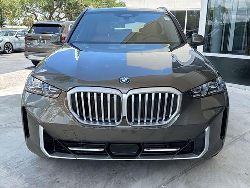 Manhattan Green Metallic 2026 BMW X5 PHEV xDrive50e