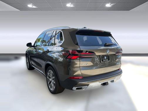 Manhattan Green Metallic 2026 BMW X5 PHEV xDrive50e