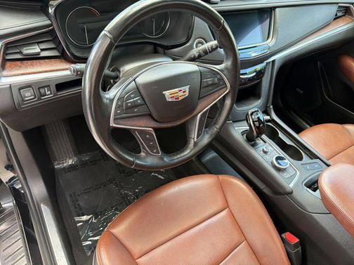 Stellar Black Metallic 2020 Cadillac XT5 Premium Luxury