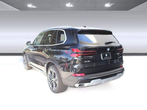 Black Sapphire Metallic 2026 BMW X5 sDrive40i