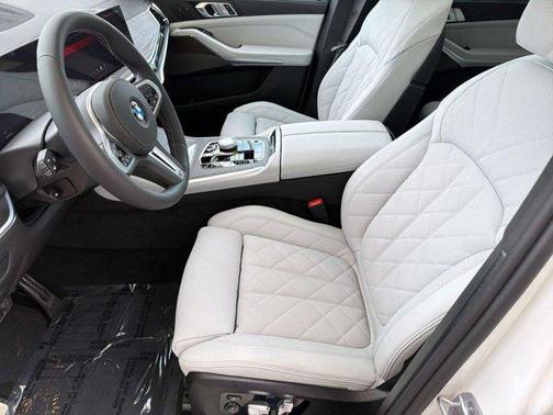 Mineral White Metallic 2026 BMW X5 M60i