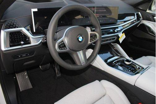 Mineral White Metallic 2026 BMW X6 xDrive40i