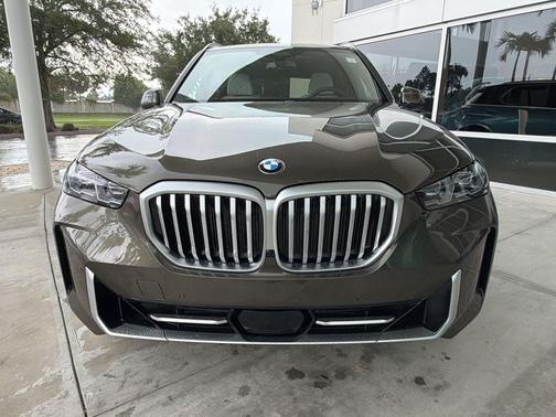 Manhattan Green Metallic 2026 BMW X5 xDrive40i