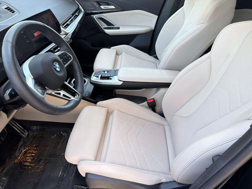 Black Sapphire Metallic 2025 BMW X1 xDrive28i