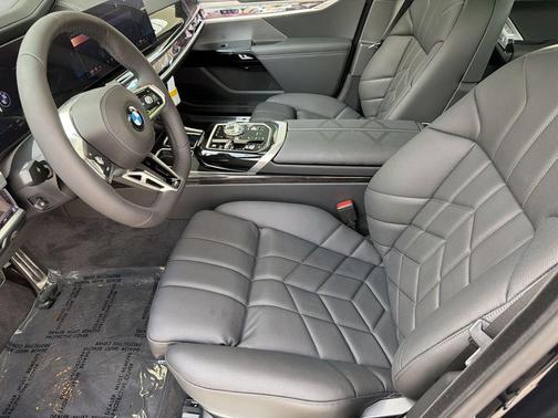 Carbon Black Metallic 2026 BMW 740 xDrive