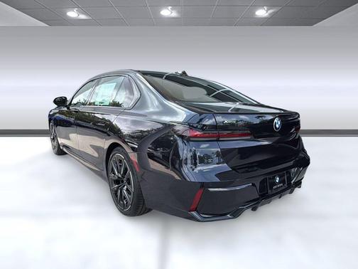 Carbon Black Metallic 2026 BMW 740 xDrive