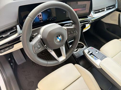 Mineral White Metallic 2026 BMW X1 xDrive28i