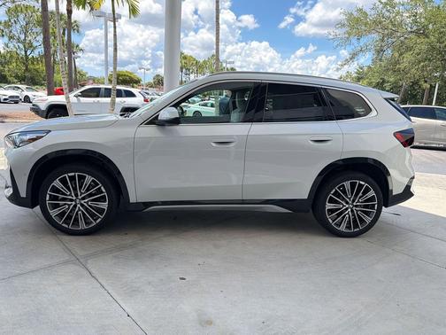 Mineral White Metallic 2026 BMW X1 xDrive28i