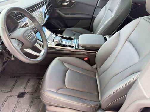 Mythos Black Metallic 2025 Audi Q8 55 Premium Plus