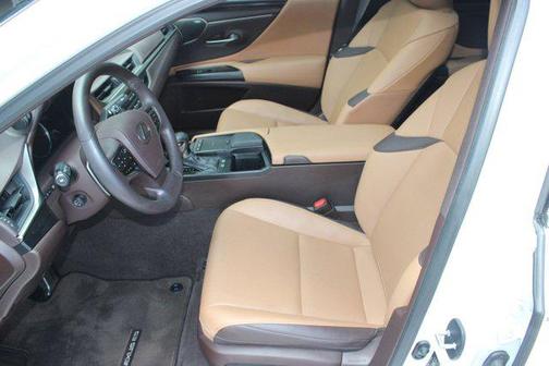 2020 Lexus ES 300h Base