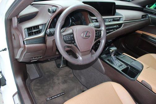 2020 Lexus ES 300h Base