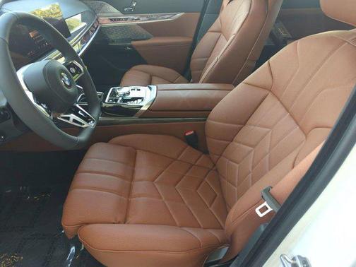 Alpine White 2026 BMW 760 xDrive