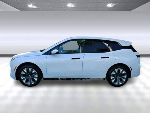 2026 BMW iX xDrive60