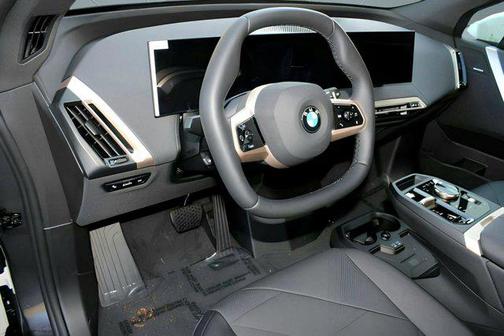 2026 BMW iX xDrive60