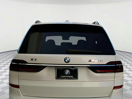 2025 BMW X7 M60i