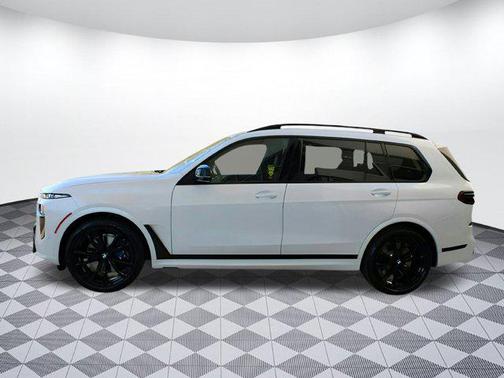 2025 BMW X7 M60i