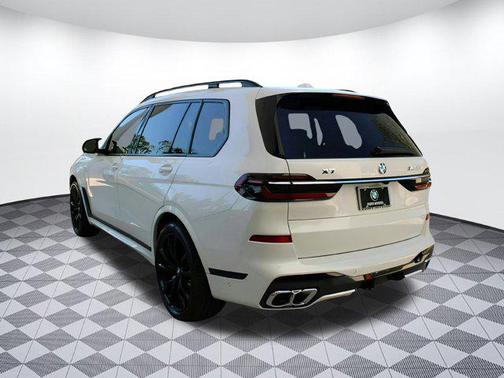 2025 BMW X7 M60i