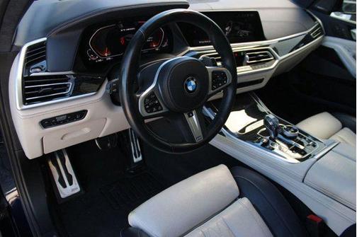 2022 BMW X7 M50i