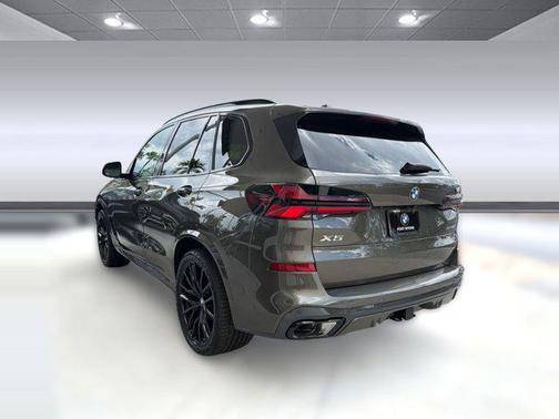 Manhattan Green Metallic 2026 BMW X5 xDrive40i