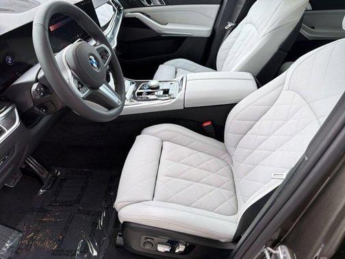 Manhattan Green Metallic 2026 BMW X5 xDrive40i