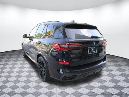 2022 BMW X5 M50i