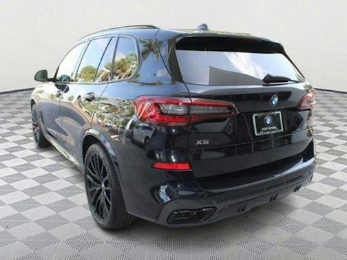 2022 BMW X5 M50i