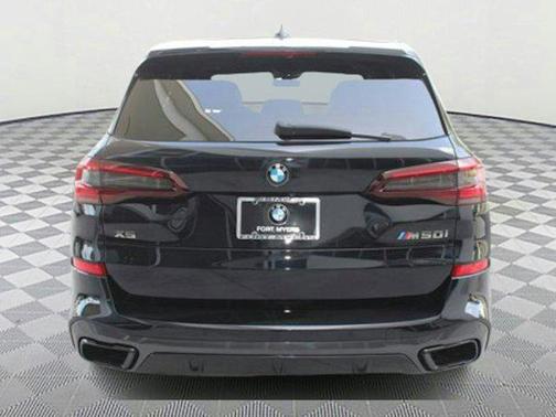 2022 BMW X5 M50i