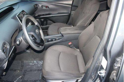 2022 Toyota Prius LE