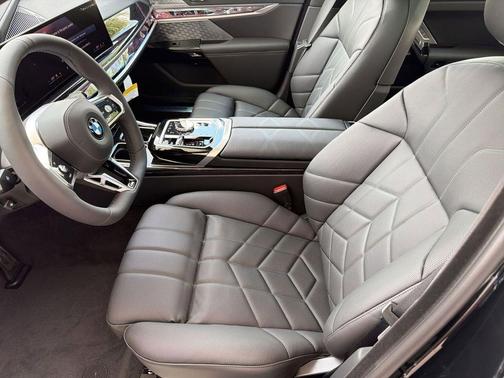 Black Sapphire Metallic 2026 BMW 740 xDrive