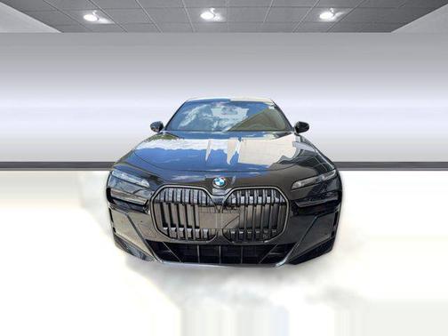 Black Sapphire Metallic 2026 BMW 740 xDrive
