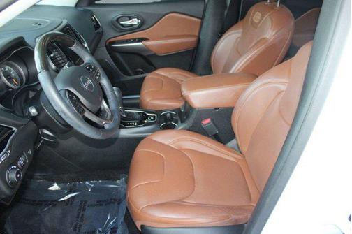 2019 Jeep Cherokee Overland